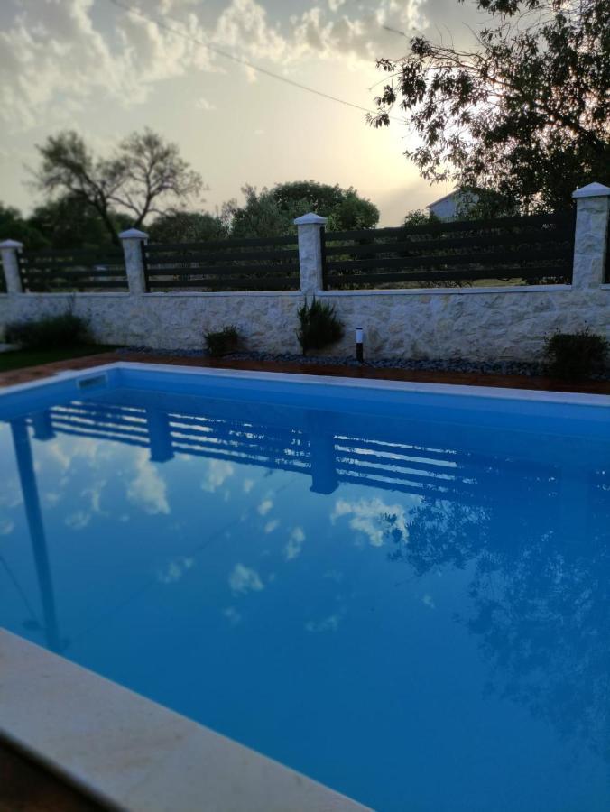 Apartment Karla SNB Lozovac Bagian luar foto