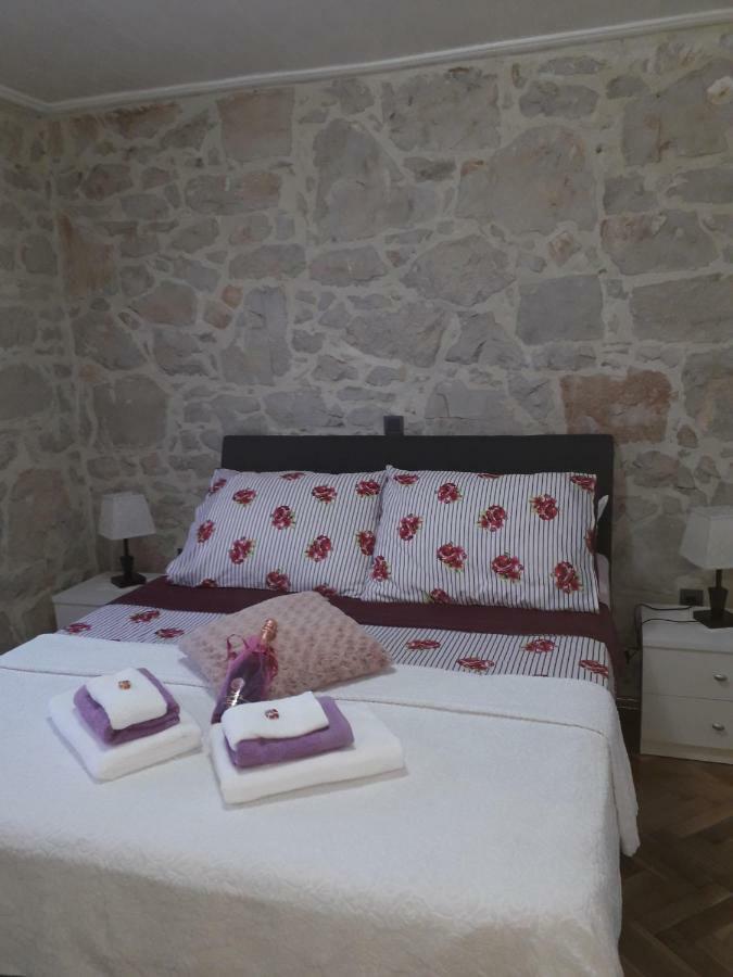 Apartment Karla SNB Lozovac Bagian luar foto