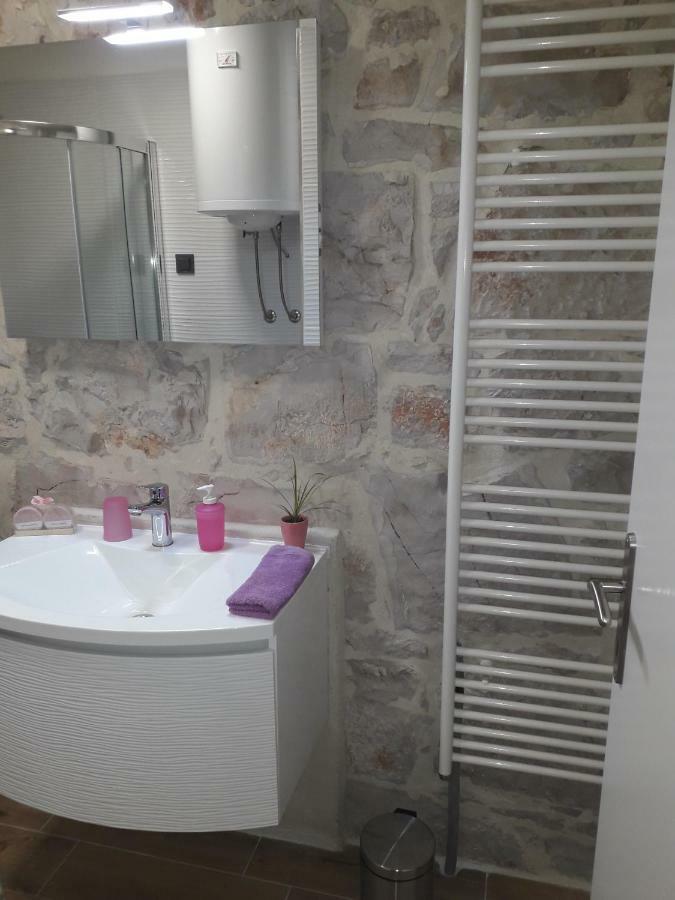 Apartment Karla SNB Lozovac Bagian luar foto