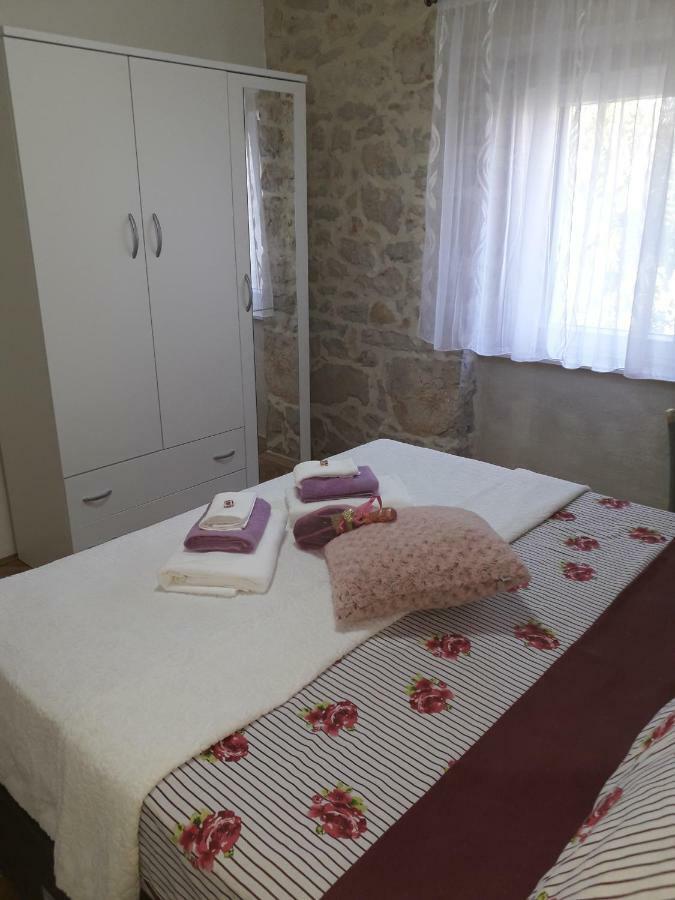 Apartment Karla SNB Lozovac Bagian luar foto