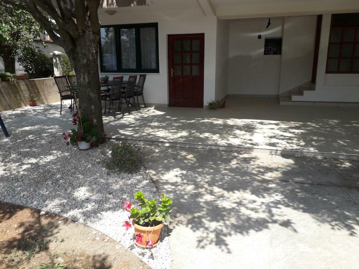 Apartment Karla SNB Lozovac Bagian luar foto