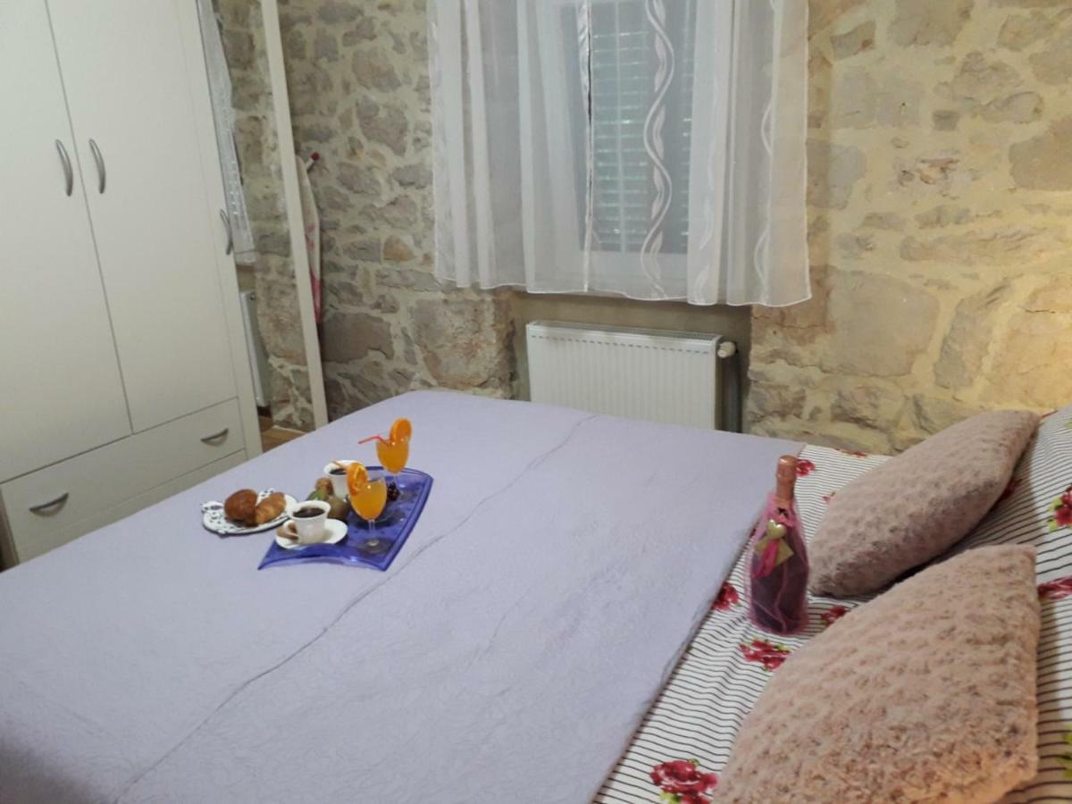 Apartment Karla SNB Lozovac Bagian luar foto